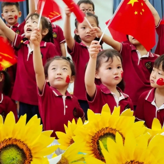 感恩有你共赴未来,感恩有你与爱同行