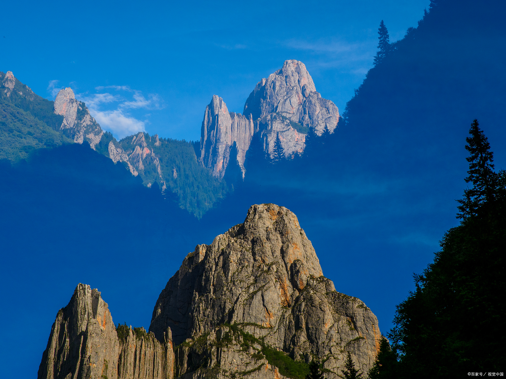 云馨和方慧登华南最高峰—猫儿山，运动是最科学最绿色的减肥方法