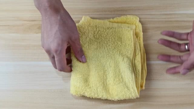 夏季用的毛巾粘滑怎么能洗干净,怎么洗毛巾又滑又臭