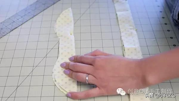 如何用旧衣服做发饰,旧衣服做蝴蝶结发饰