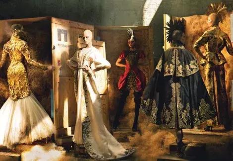 亚历山大麦昆作品效果图,亚历山大麦昆银色细闪