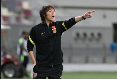 中国男足惨败澳大利亚黄健翔解说,足球报点评国足表现黄健翔