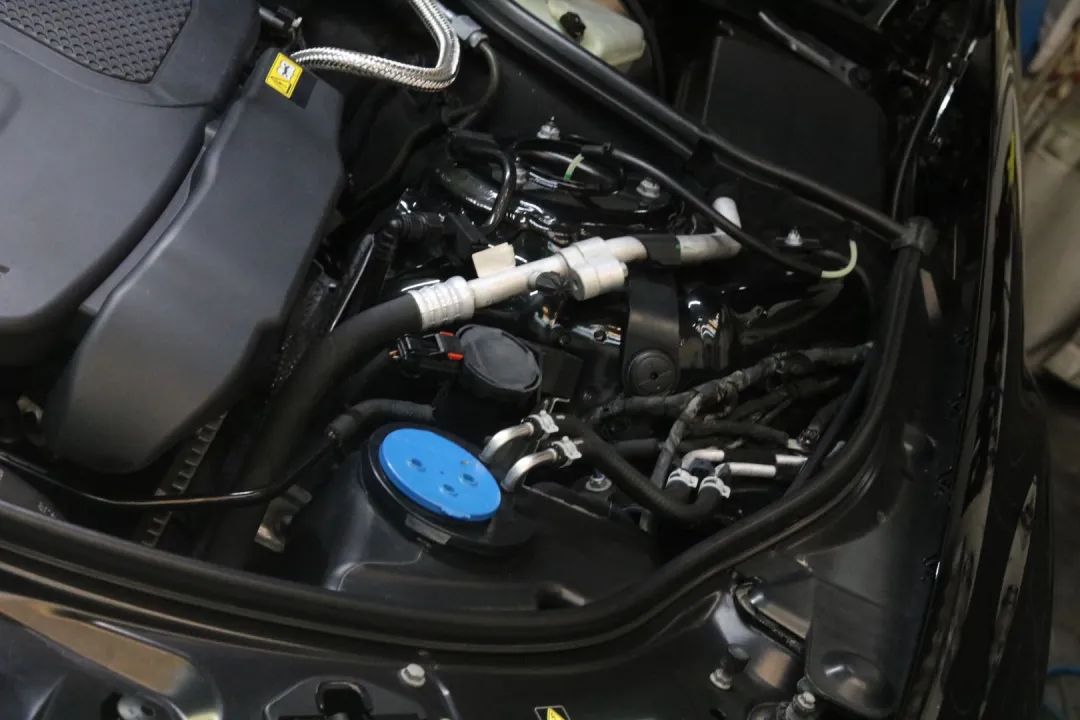 奔驰w221升级新款w222s450外观,老款奔驰w211e260翻新整备