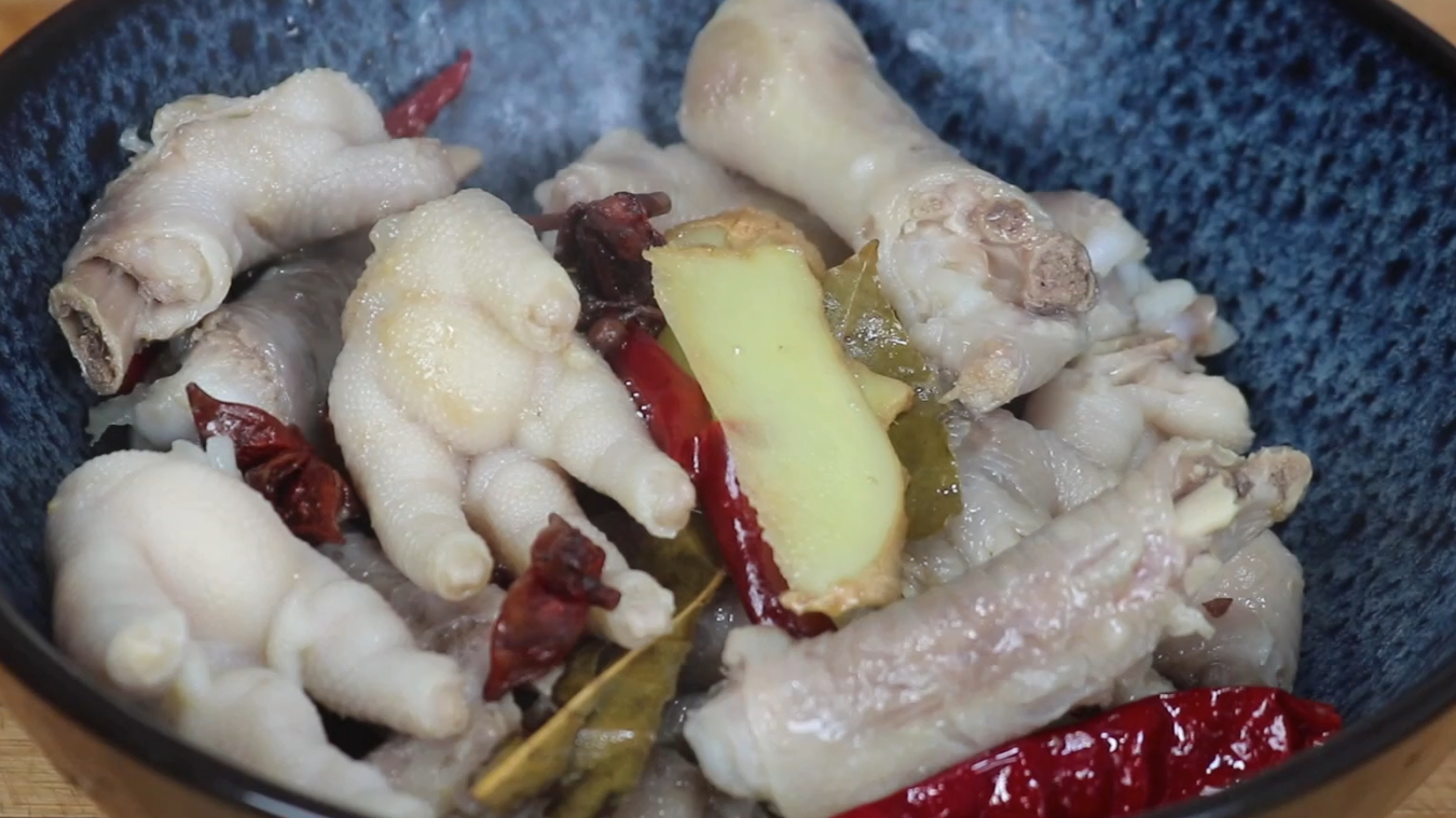 教你在家制作泡椒凤爪,正宗传统泡椒凤爪的家庭制作方法