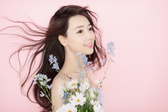 秦牛正威蓬松的头发视频,秦牛正威惊艳的照片