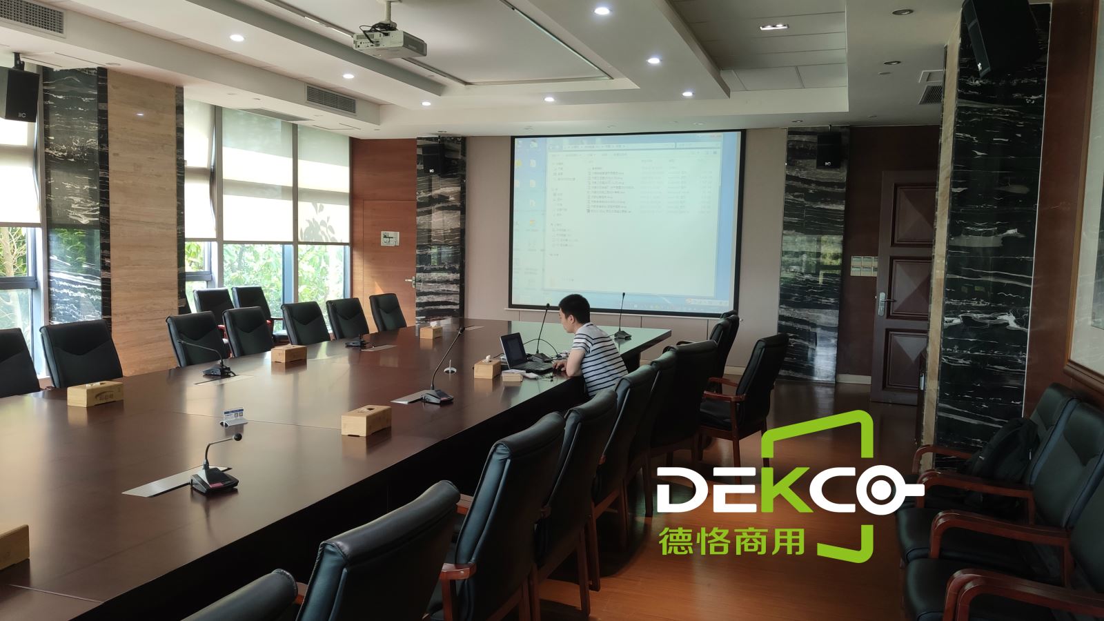 thinkpad如何连接投影,thinkpad通过哪个口连接投影仪