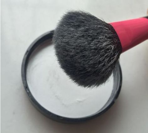 散粉刷定妆容易斑驳,散粉补妆的正确使用方法图解