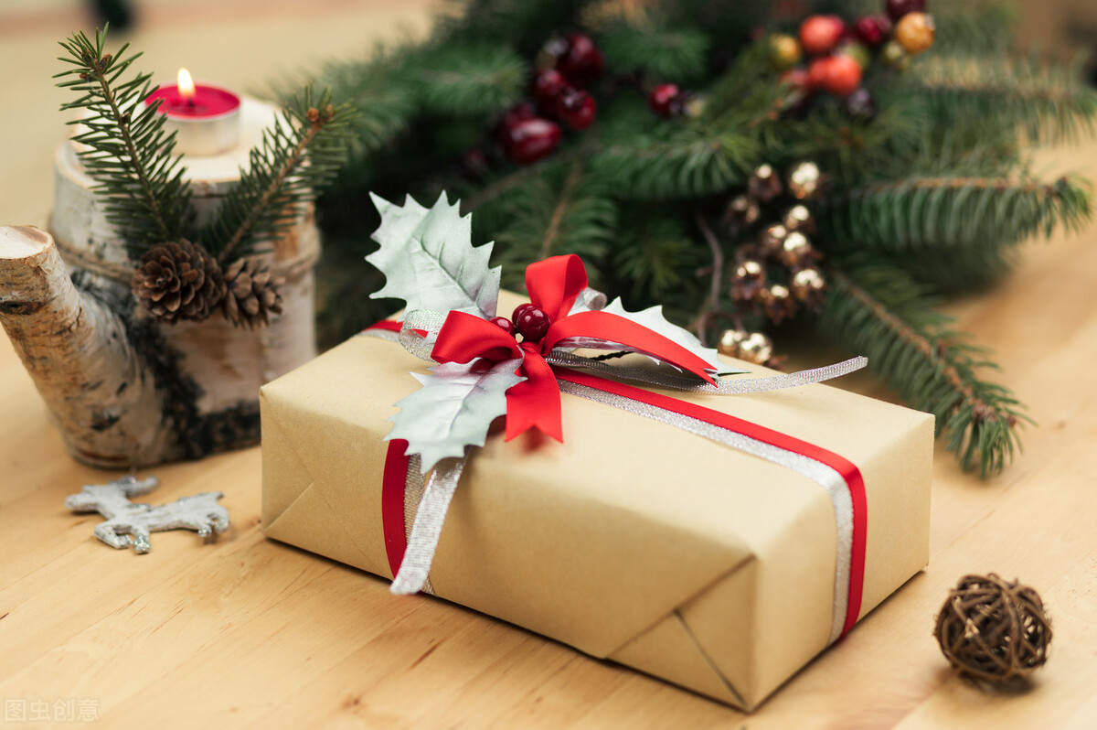 现在谈恋爱男人送女孩啥礼物最好,恋爱中女人给男人送什么礼物