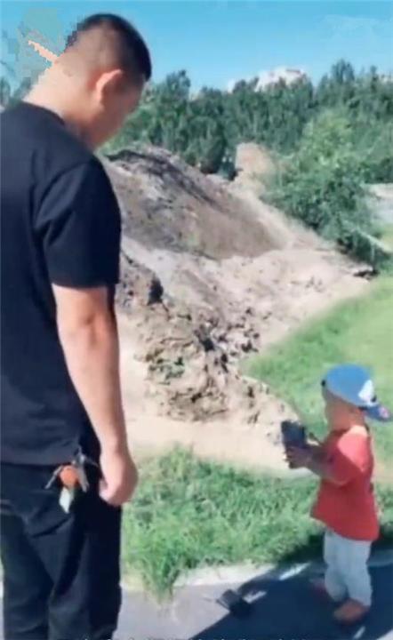 14岁姐姐哄弟弟睡着,14岁姐姐哄二胎弟弟睡觉