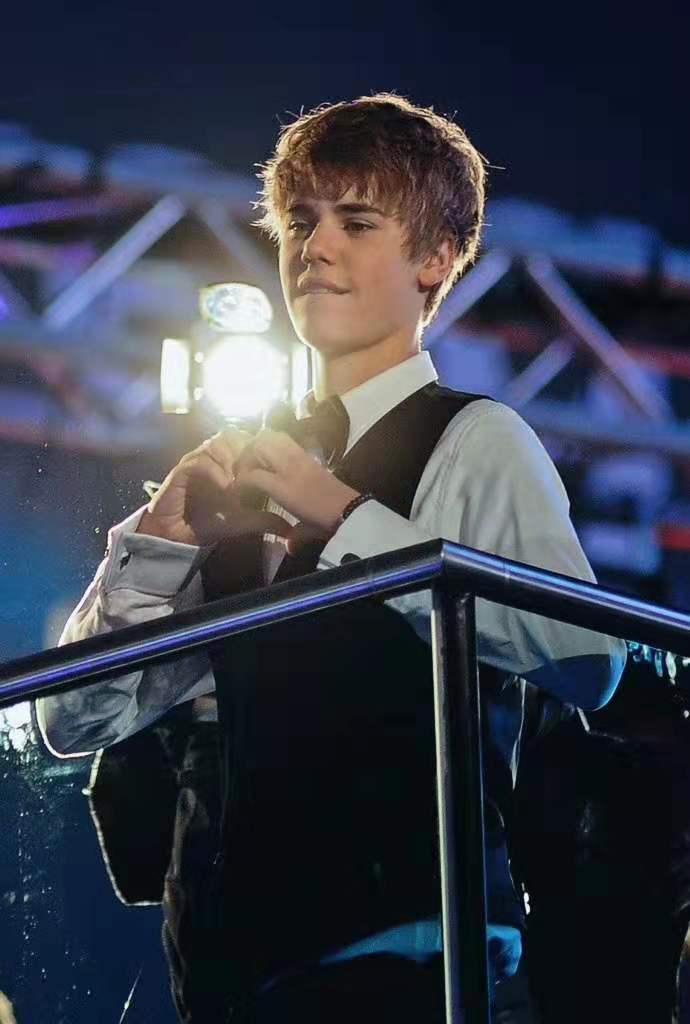 贾斯汀比伯在车里给惊喜,贾斯汀比伯引起轰动的视频