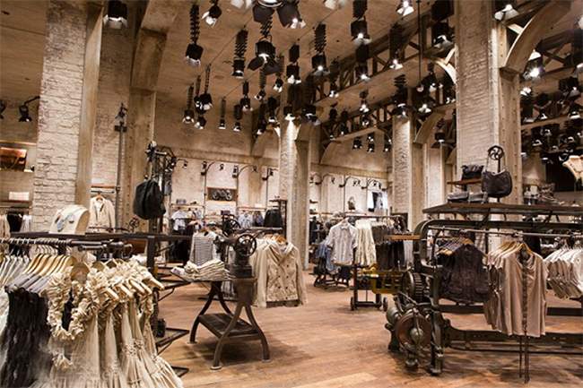 新买的衣服到底要不要用消毒水洗,新买的衣服有必要过水清洗吗