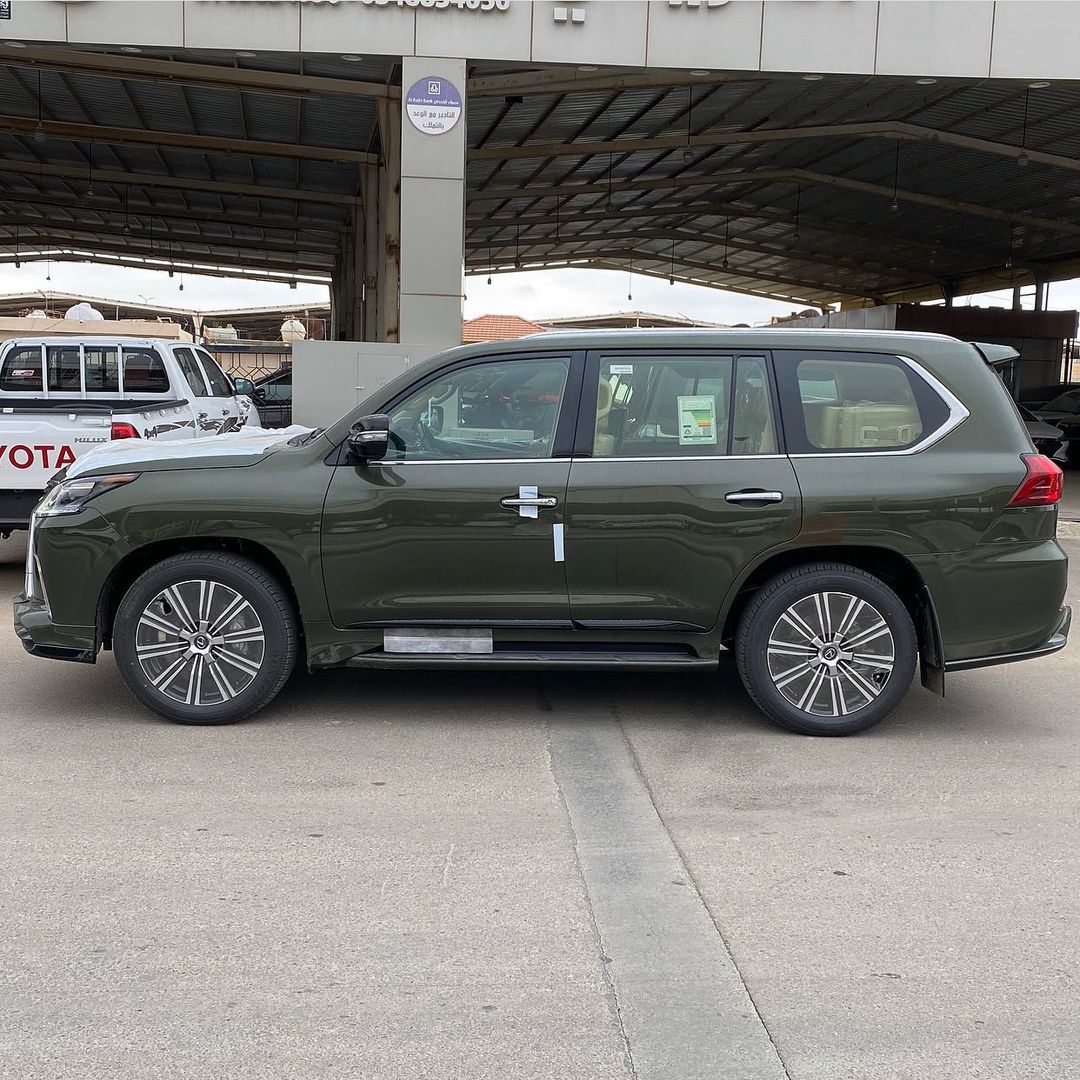 雷克萨斯lx570vs凯雷德,雷克萨斯lx570和凯迪拉克凯雷德