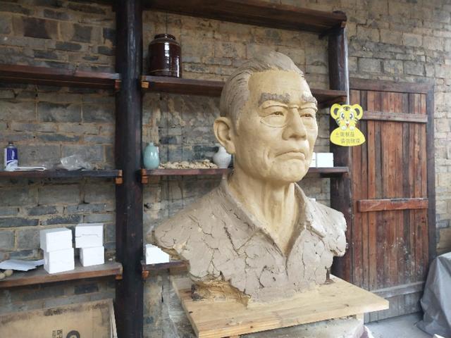 一枚印章拍出402.5万天价，但他甘愿为钟南山刻印，韩天衡是谁？