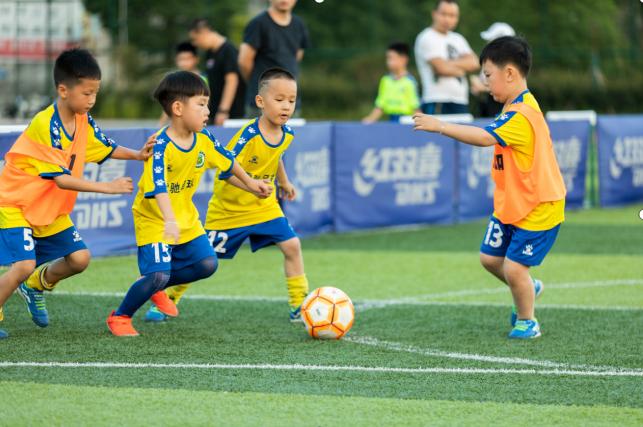 小小的球场大大的梦想,福鼎青少年足球比赛