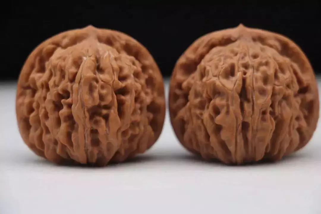 文玩核桃越盘越黑,盘文玩核桃的好处