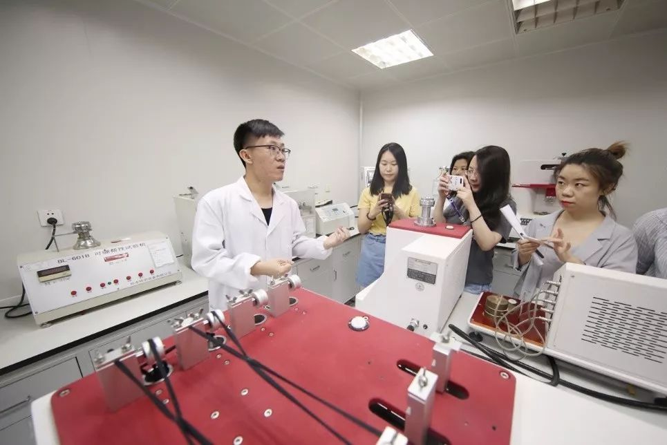 浜笢绁炵涔版墜鏇濆厜,浜笢涔版墜宀椾綅鎻