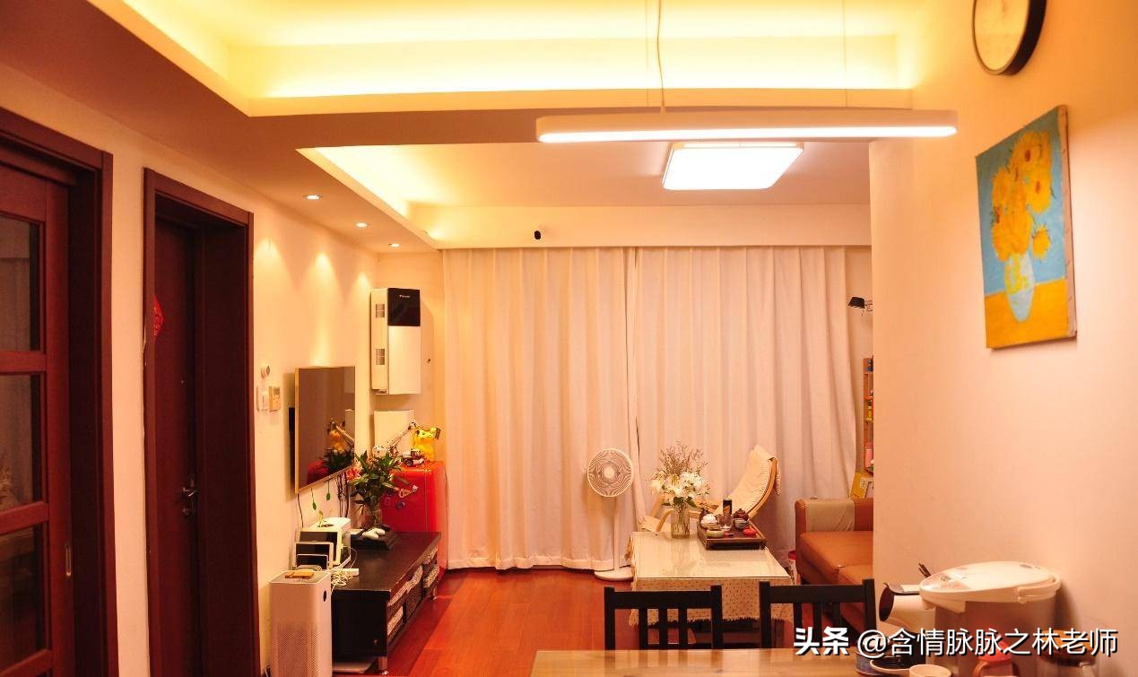 最新款式餐桌家用,实用实木餐桌款式推荐