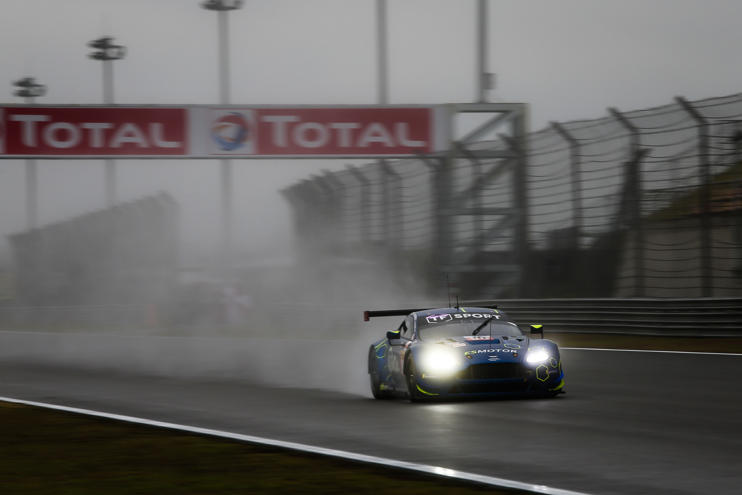 价格便宜的媲美大三元的镜头,大三元镜头谁值得购买