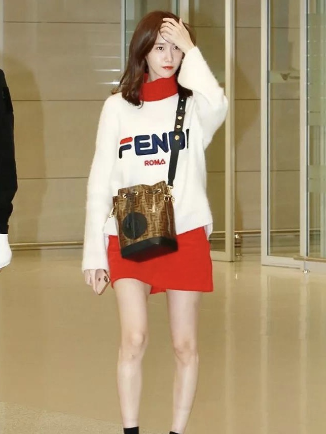 天生“大脸”怎么办？入秋穿毛衣时要注意到这3点，不然太尴尬了