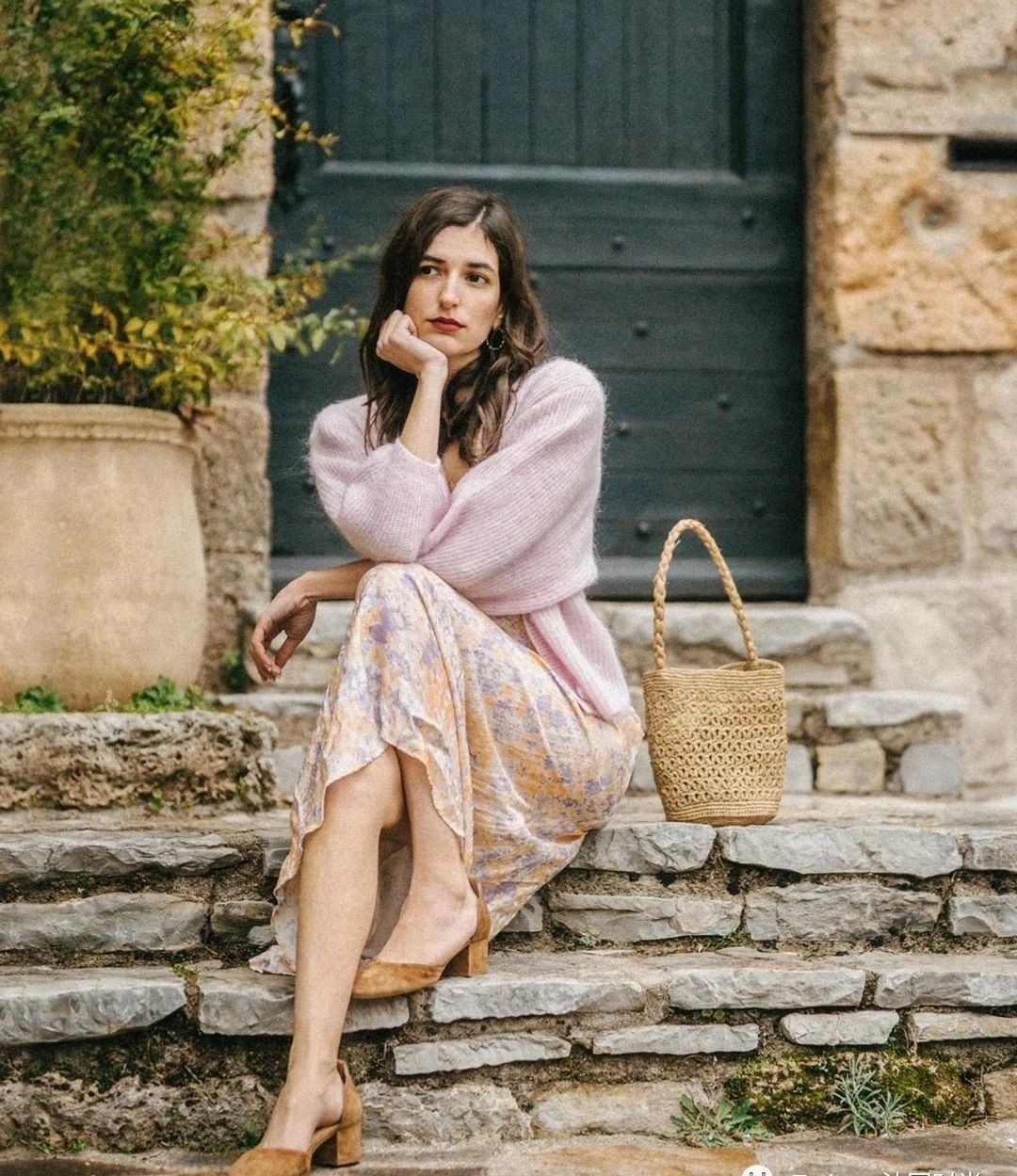 巴黎女孩春天穿什么裙子,法国女人夏天穿什么裙子