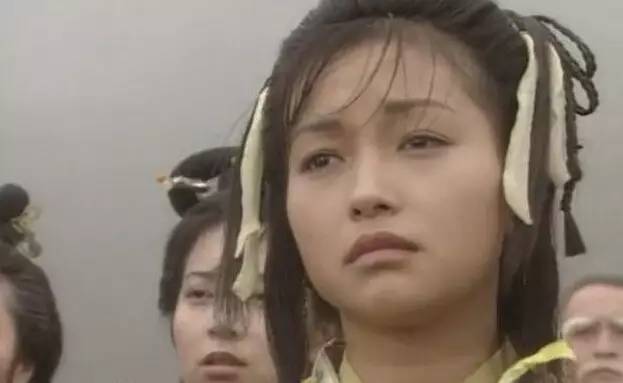 神雕侠侣最早版杨过和郭芙在一起,各版神雕侠侣杨过弹指神通救郭芙