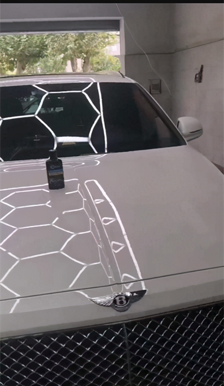 贴了隐形车衣用什么车衣光亮如新,隐形车衣发黄养护需要什么