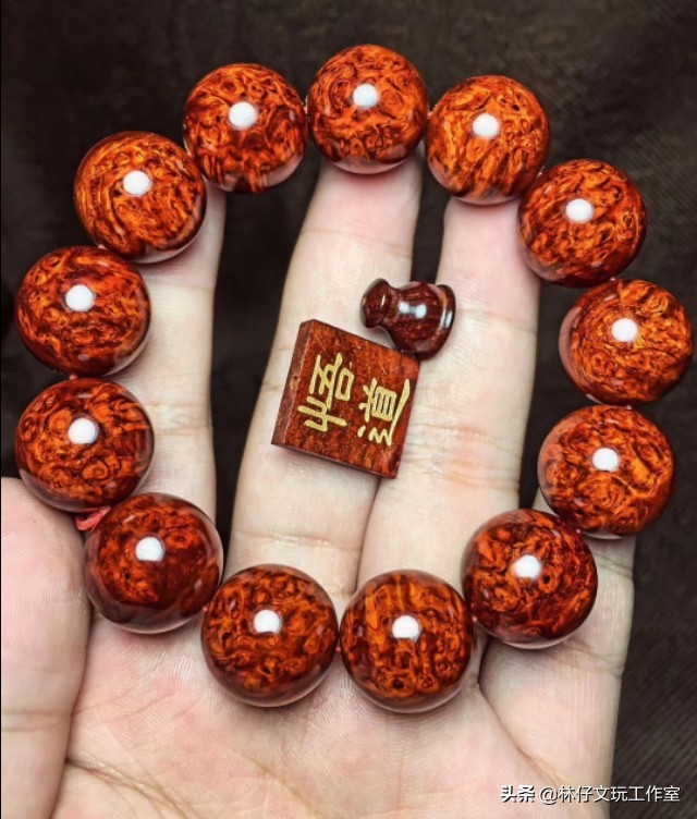 新的手串小叶紫檀会掉色吗,小叶紫檀手串老掉色怎么办