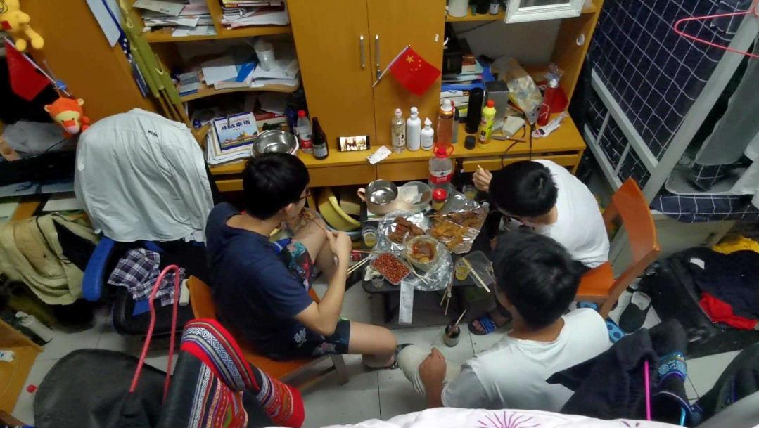 大学生严禁行为有哪些,大学生私藏违禁品都有多搞笑