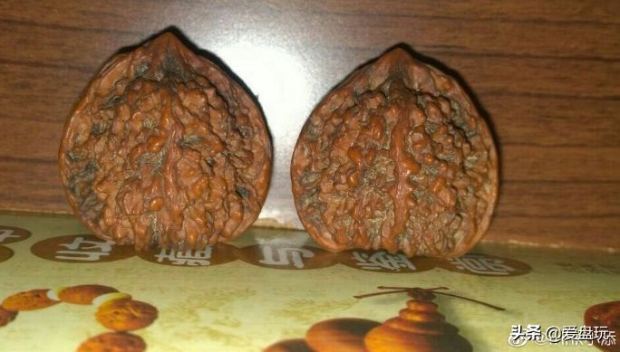 核桃盘时间长了为什么会变红玉化,盘的核桃发霉了怎么办