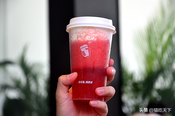 手推咖啡车起家，这家咖啡厅有何秘诀，七年开店遍布鹭岛？