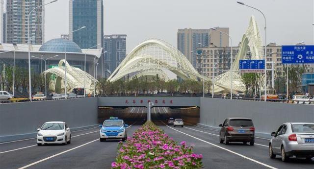 武汉光谷广场综合体视频,武汉光谷广场综合体项目