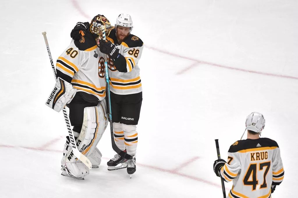 蓝调拿下球队首个斯坦利杯总冠军,奥赖利荣膺季后赛MVP