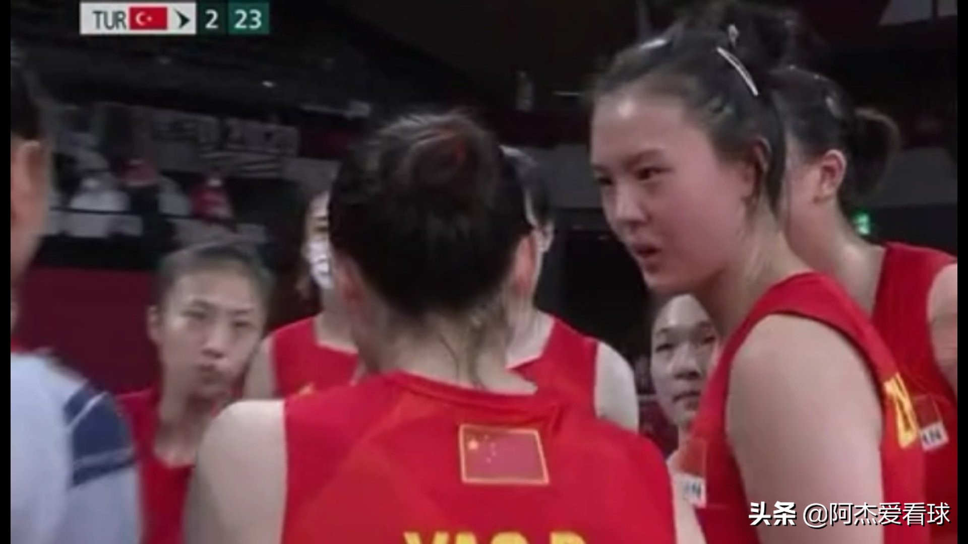 中国女排0:3惨负土耳其。朱婷有伤?