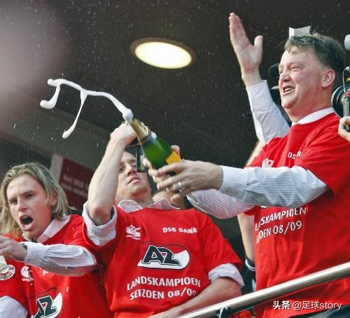 他缔造了欧冠历史第一奇迹,阿贾克斯拜仁三连冠
