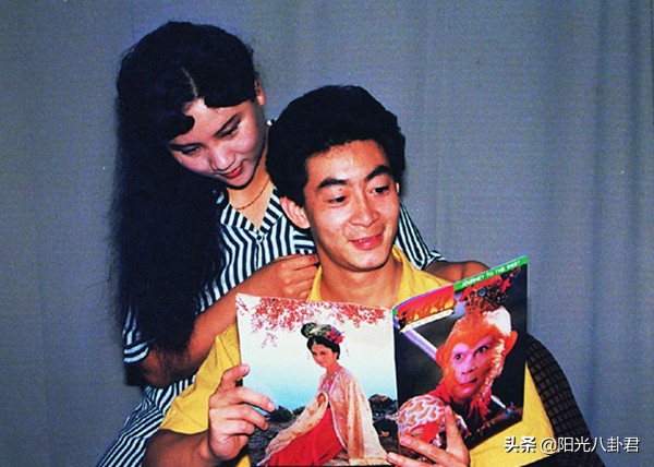 六小龄童结婚秀恩爱,六小龄童晒出妻子生日一家同框