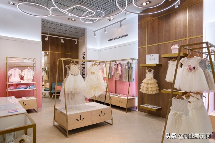 乌克兰FERLIONI女童装品牌店设计