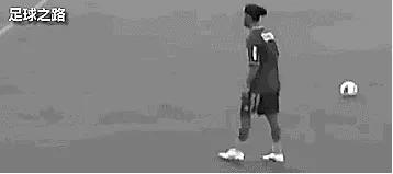 罗纳尔迪尼奥30米高停球,足球教学停球高空球