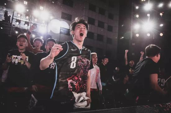 中国男篮出手即证明海报,出手即证明中国篮球全新战袍亮相