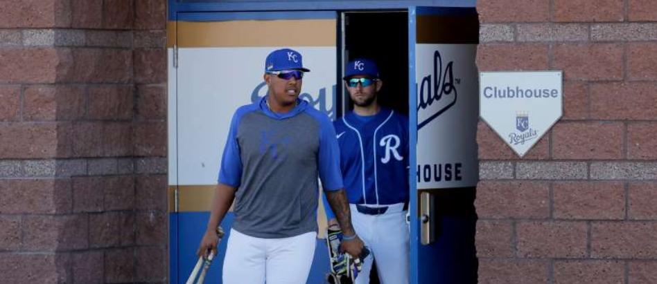 美国体育联盟也怕了，NBA等四大赛事官宣关闭更衣室，难题来了