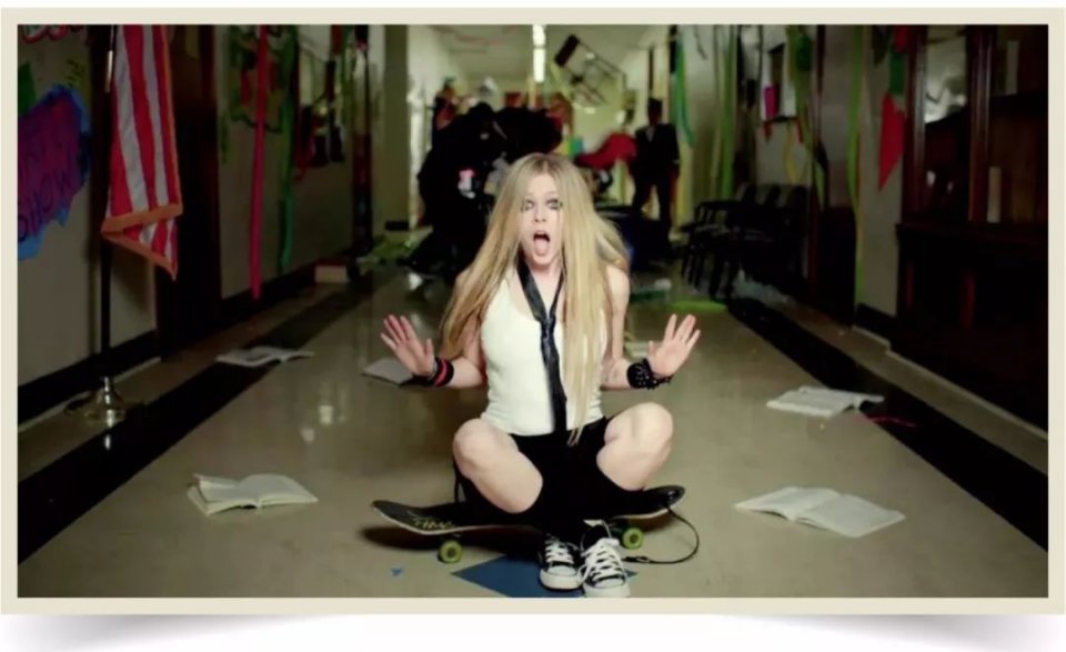 艾薇儿到底是不是替身 (艾薇儿替身阴谋真相)