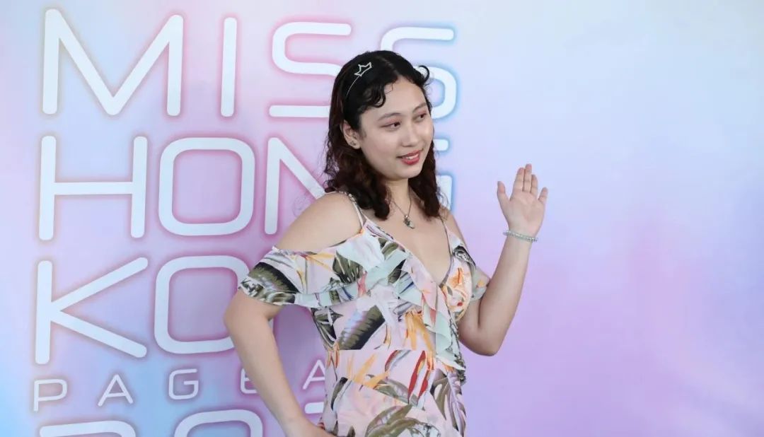 落选港姐身材被指虎背熊腰,港姐竞选混血21岁