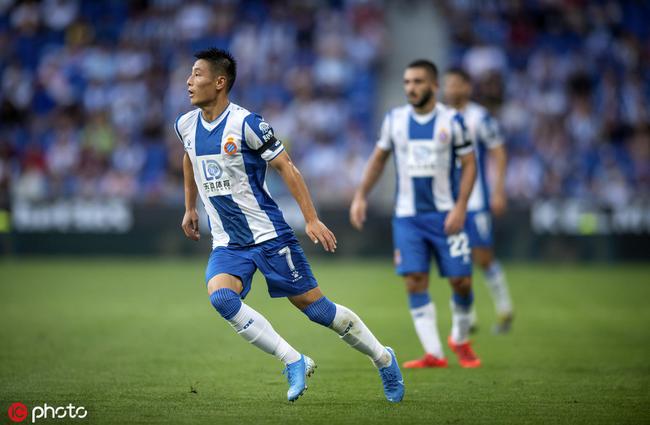 武磊身披7号球衣视频,武磊7号球衣多一点