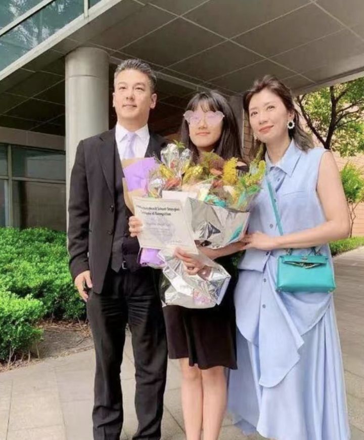 怎样能看出一个女生的气质内涵 (发说说女生穿衣品味差)