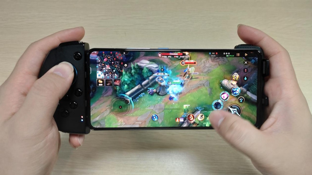 小鸡g6手柄压枪,英雄联盟手游操作手柄推荐