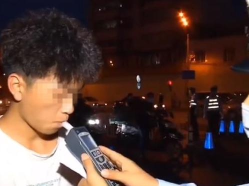 骑电动车酒驾为啥要罚2000多元,坐电动车酒驾的最新处罚标准