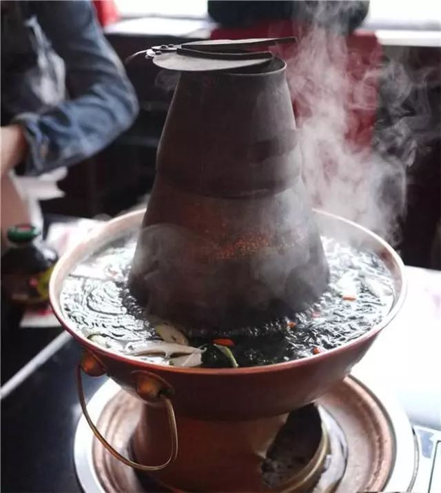 北京铜锅涮肉是哪的羊肉,老北京铜锅涮肉为啥是清水