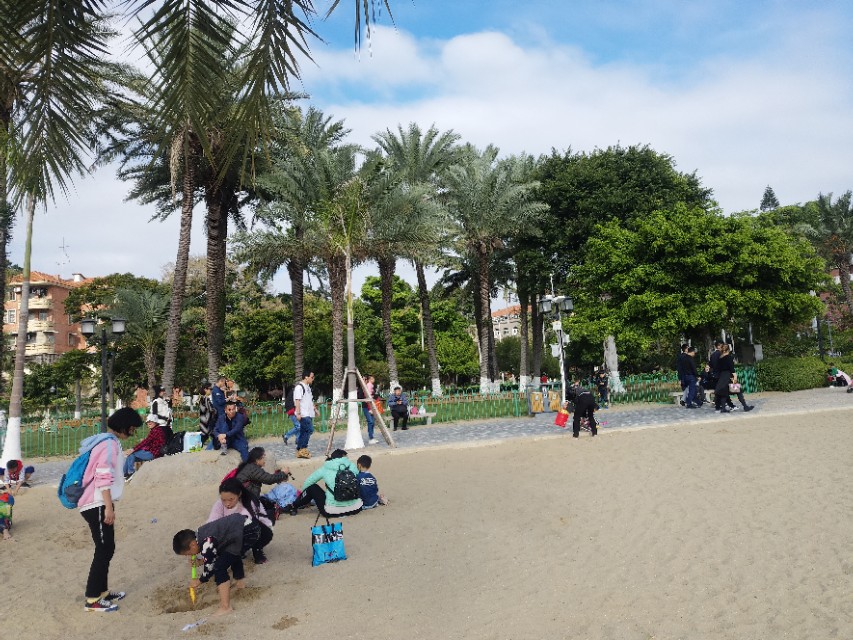 厦门人穿拖鞋短袖,厦门人冬天的穿着