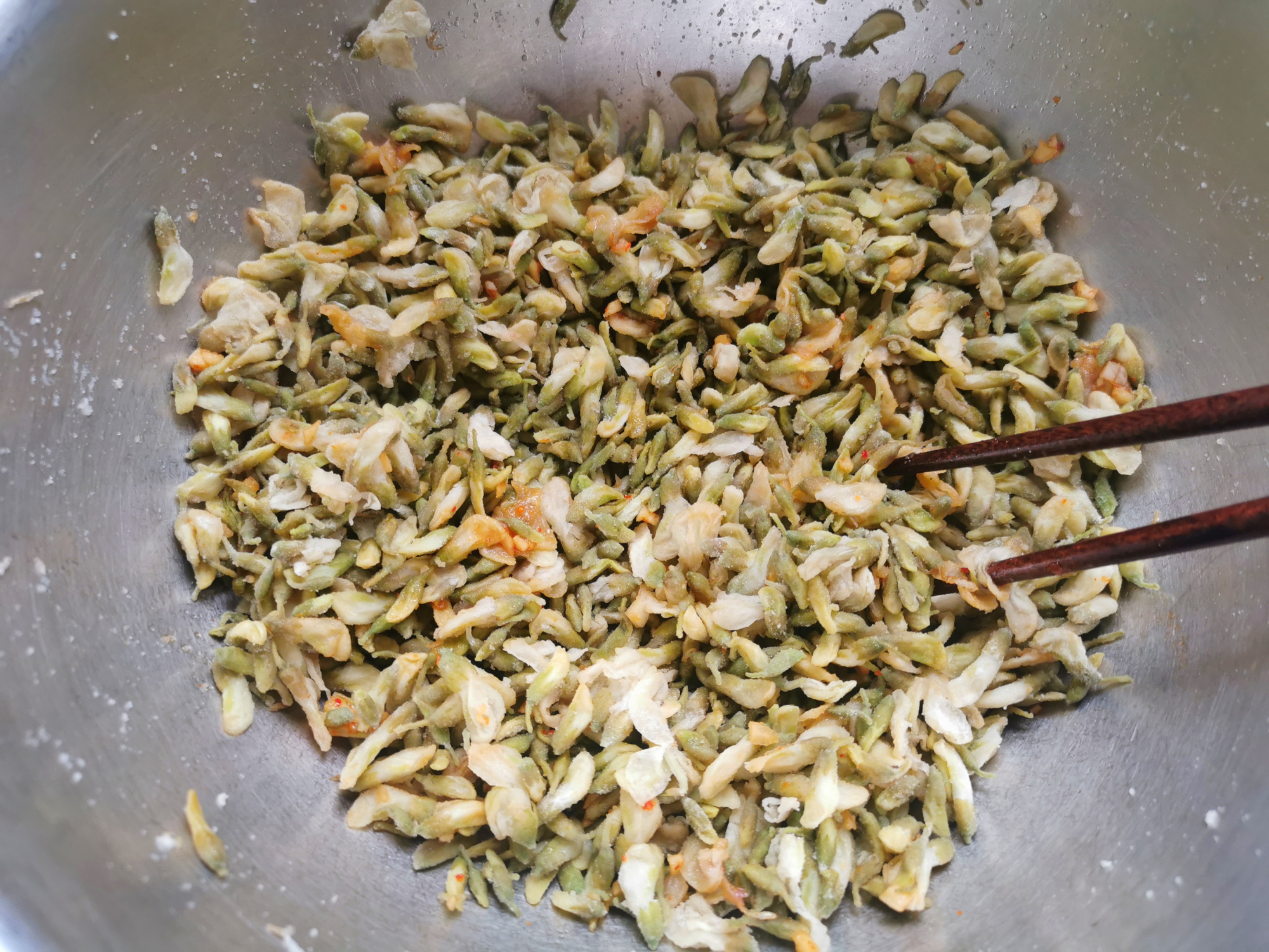 不焯水的槐花有毒吗,洋槐花不加面粉直接上锅蒸