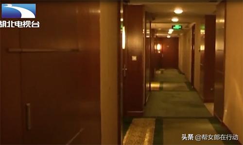 一锅端！卖淫团伙公开发招嫖信息，男女赤身裸体现场曝光.