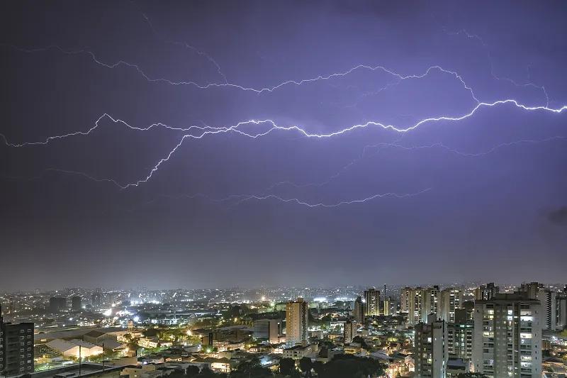 中到大雨+暴雨+大暴雨！河北发布最新暴雨蓝色预警，下班早点回家